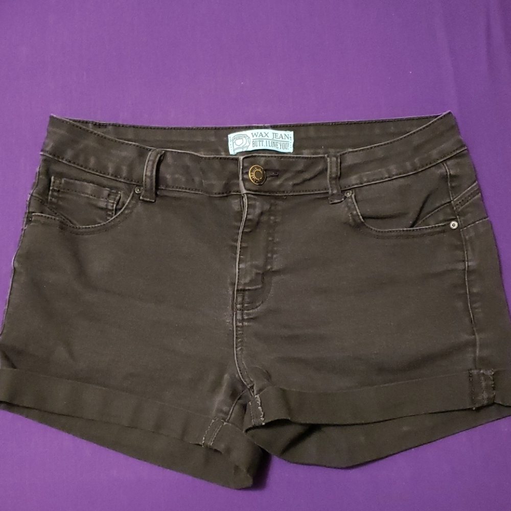 BLACK WAX JEAN SHORTS IN SIZE LARGE